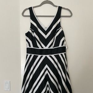Black & White fit & flare dress sz 8